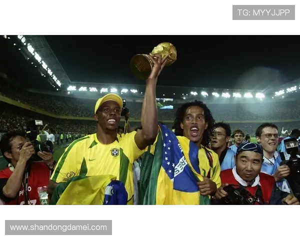 小罗足球十大球星榜单揭秘 揭开全球足坛传奇巨星的辉煌时刻