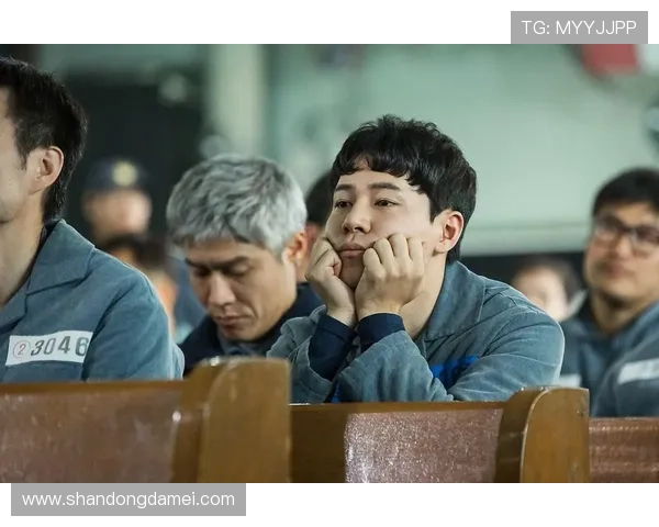 我的校园男神是足球场上的王者，校草与明星的双重魅力引爆青春热血