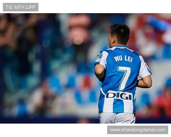 武磊：从西甲锋线到中国队核心球员的成长历程与荣耀时刻