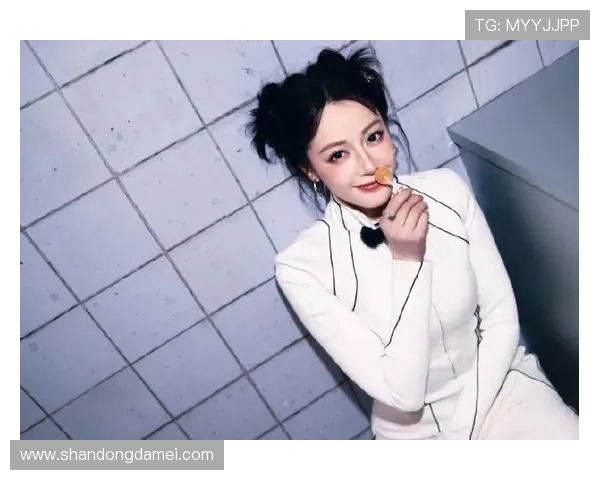 足球球星是否钟情于迪丽热巴背后的缘由与暗藏的情感线索分析